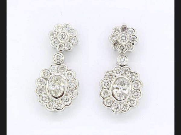 Vintage diamond drop earrings, total diamond weight 4.10 carats