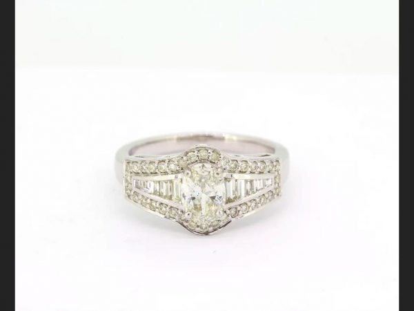 Vintage Diamond Ring, 1.39 carat total, 18ct White Gold