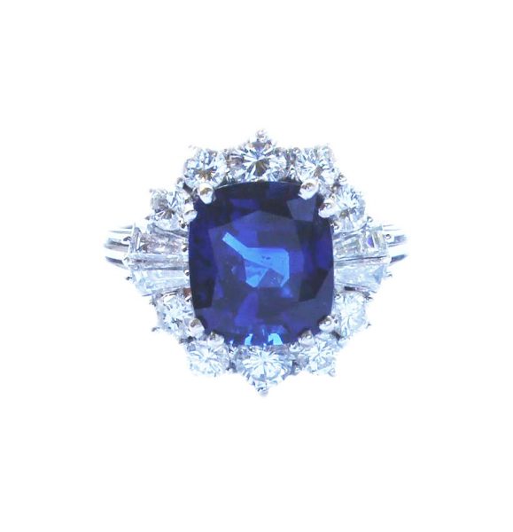 Sapphire and Diamond Cluster Ring, 3.90 carats, 18ct White Gold