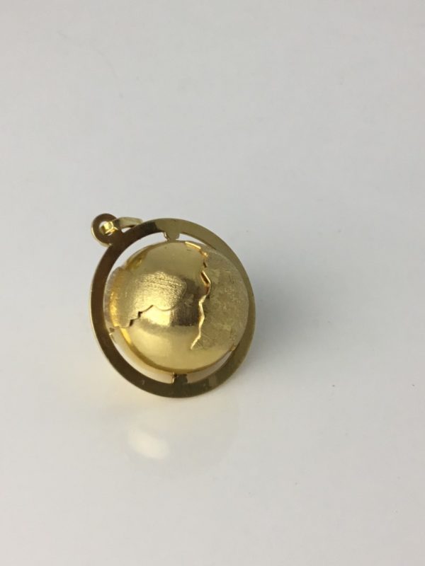 Vintage 18ct Yellow Gold Globe Pendant