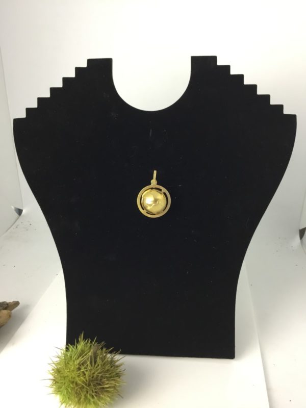 Vintage 18ct Yellow Gold Globe Pendant