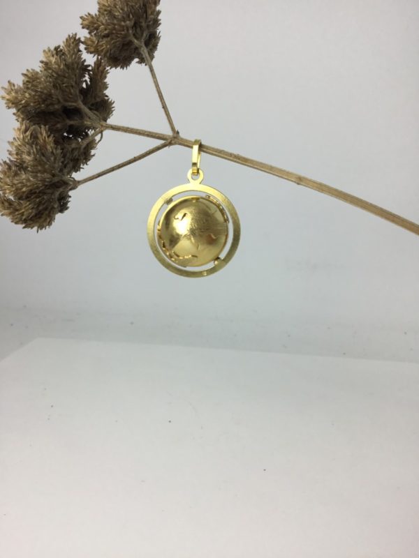 Vintage 18ct Yellow Gold Globe Pendant