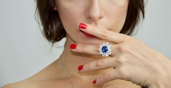 Natural Sapphire and Diamond Ring, 9.06cts, certified no thermal treatment