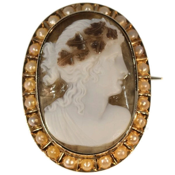 Antique Victorian Chalcedony Cameo Brooch in Gold Mounting with Half Seed Pearls