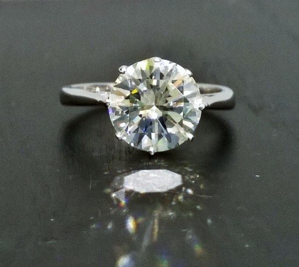 Vintage Diamond Solitaire Engagement Ring, 3.20 carats, set in Platinum