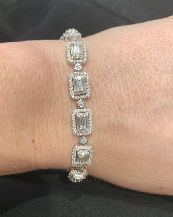 Emerald-Cut Diamond Cluster Bracelet, 2.81 carat total, 18ct White Gold