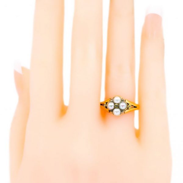 Antique Georgian Pearl and Rose-Cut Diamond Ring in 18ct Yellow Gold