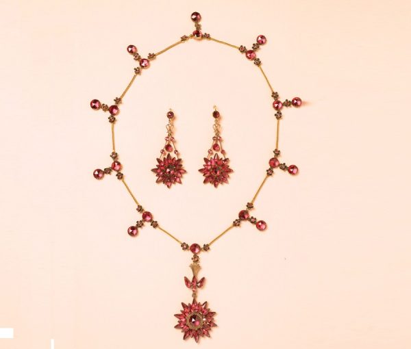 Antique Victorian Garnet Cluster Necklace and Earrings Demi-Suite; foiled faceted garnet sunburst cluster pendant necklace and pair of matching earrings