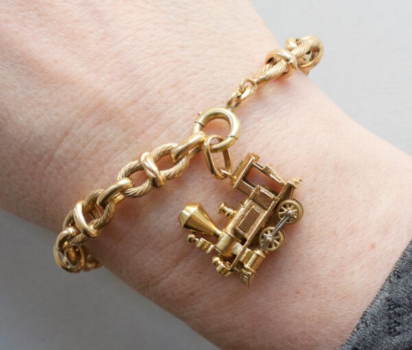 18ct gold curblink bracelet with heart padlock pendant charm | MasterArt