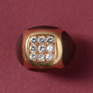 Vintage Boucheron Diamond, 18ct Gold and Tortoiseshell Ring; set with nine brilliant-cut diamonds, 0.90cts, tortoiseshell inlay, signed and numbered, Circa 1970