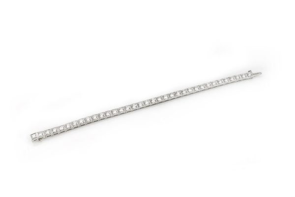 Cartier Vintage 5.25ct Diamond and Platinum Tennis Bracelet, round brilliant-cut diamonds claw set in square links, hidden clasp, boxed. Circa 1950s