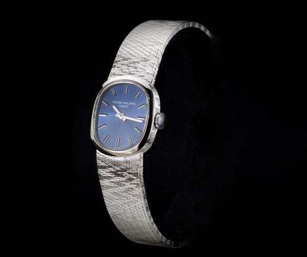 Patek Philippe Mini Ellipse 18ct White Gold Ladies Vintage Watch, Ref 4226, sunburst blue dial, manual movement, 18ct Patek Philippe bracelet strap, Circa 1980
