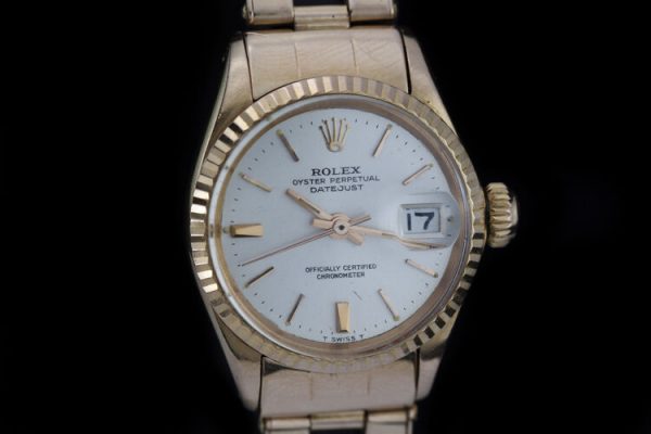 Ladies rare vintage 18ct Rose gold 24mm automatic wristwatch. Made in 1967. Comes with full documents and original box.