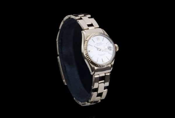 Ladies rare vintage 18ct Rose gold 24mm automatic wristwatch. Made in 1967. Comes with full documents and original box.