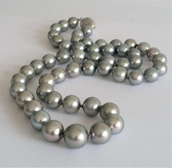 Single Row Tahitian Grey Pearl Necklace; graduated light grey Tahitian pearls with pink/purple lustre, on grey silk, diamond set 18ct white gold clasp, 56cm long