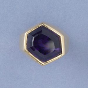 Tiffany and Co 13.5ct Amethyst Hexagonal Asymmetrical Ring in 18ct Yellow Gold, Signed, Paloma Picasso for Tiffany & Co., V.S., Circa 1980