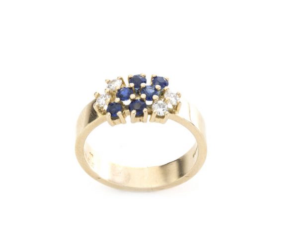 Chaumet Vintage Sapphire and Diamond Cluster Ring; set with 0.42cts blue sapphires and 0.28cts diamonds, in 18ct yellow gold, Signed