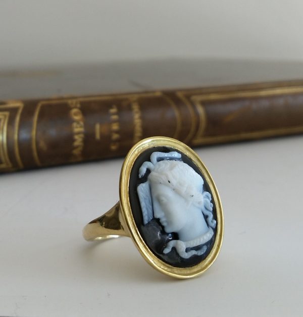Antique Hardstone Medusa Cameo Ring; mid 19th century carved agate Medusa head cameo, in later Roman style 18ct gold ring mount.