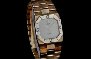 Vintage Rolex Cellini 18ct Yellow Gold 27mm Manual Watch, champagne dial, Roman numerals at 3 6 9 and 12, Rolex 18ct gold bracelet strap, Circa 1990’s