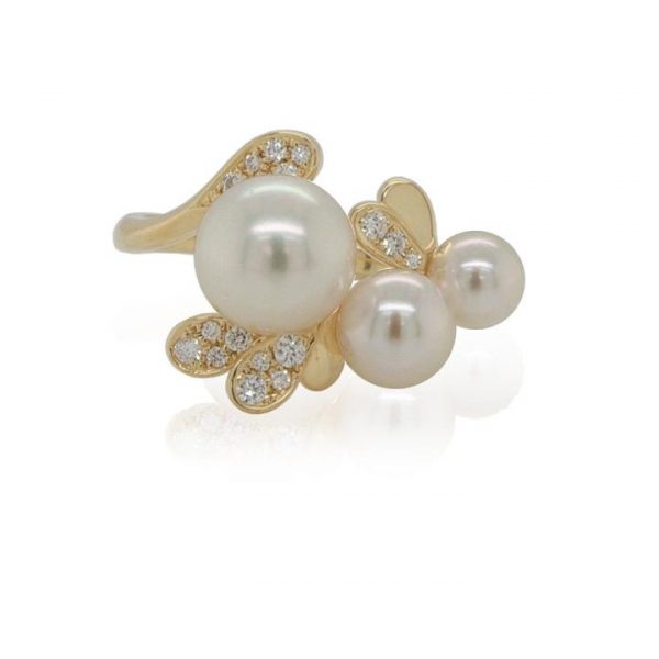 Pearl and Diamond Floral Ring; beautiful abstract style floral ring in 18ct yellow gold set with 0.14cts diamonds and cultured pearls