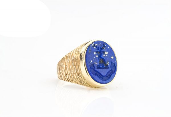 Vintage Gents Lapis Lazuli and 18ct Yellow Gold Oval Seal Ring, with seal "Si Je Puis", French for "If I May". Circa 1970s