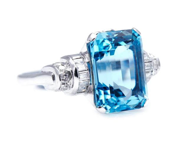 Art Deco Antique 10ct Aquamarine and Diamond Ring