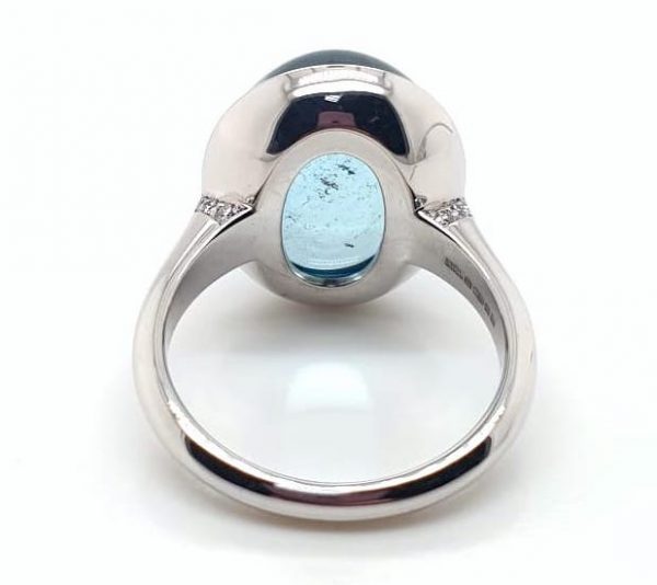 Modern 15.17ct Aquamarine and Diamond Ring
