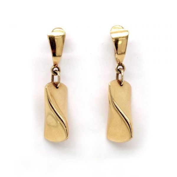 Vintage 18ct Yellow Gold Bar Twist Drop Earrings; featuring twisted triangular faced bars hung via gold chain from a screw fitting