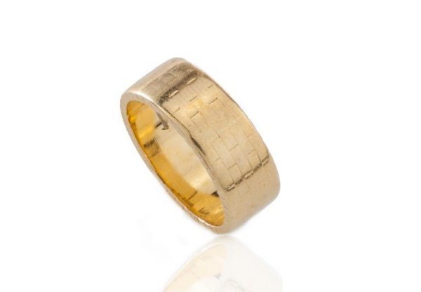 Vintage Kutchinsky 18ct Yellow Gold Brick Design Band Ring; stylish Kutchinsky 18ct gold gentleman's band ring in the pattern of a brick wall, Made in London 1960