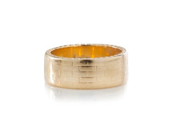 Vintage Kutchinsky 18ct Yellow Gold Brick Design Band Ring; stylish Kutchinsky 18ct gold gentleman's band ring in the pattern of a brick wall, Made in London 1960