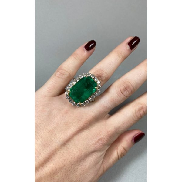 Vintage Colombian Emerald and Diamond Cluster Ring, 21.00 carats, Circa 1980, Certified