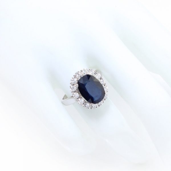 Vintage 1970s Sapphire and Diamond Oval Cluster Ring in 18ct White Gold, 3.50 carats