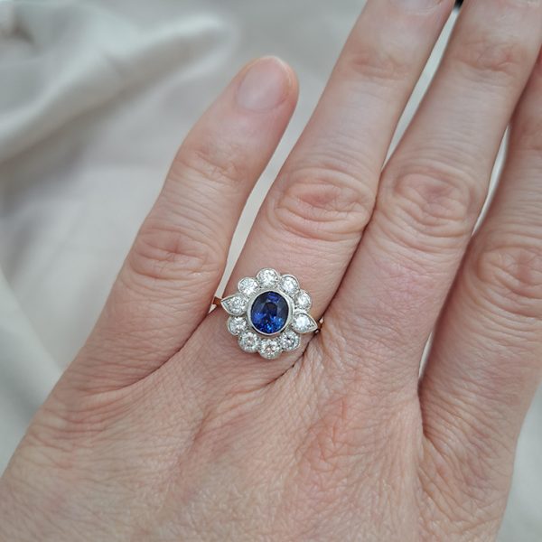 0.90ct Sapphire and Diamond Floral Cluster Ring