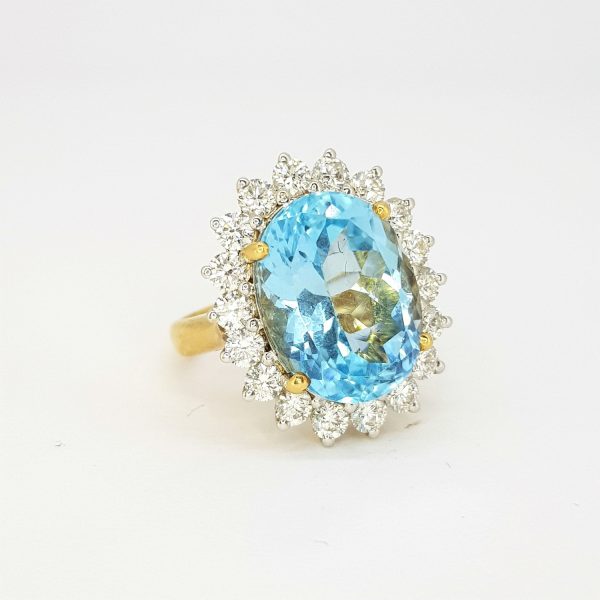 Blue Topaz and Diamond Oval Cluster Ring in 18ct Gold, 14.00 carats