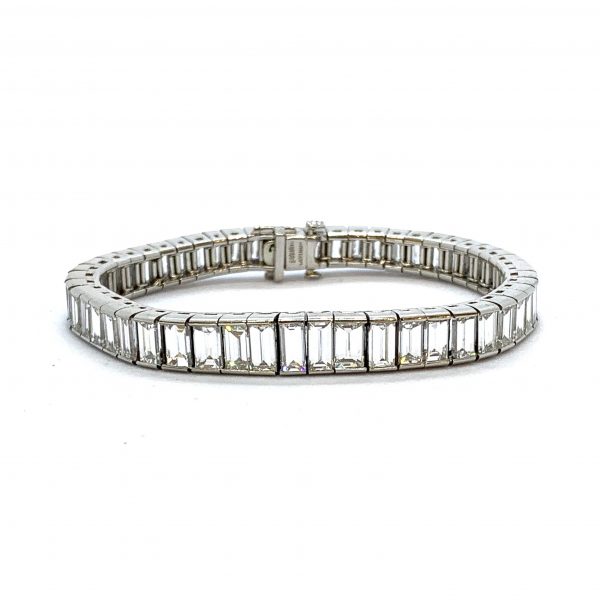 Fine diamond bracelet 22 carats baguette cut luxury platinum tennis