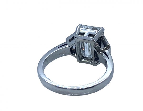 sIde view emerald cut ring