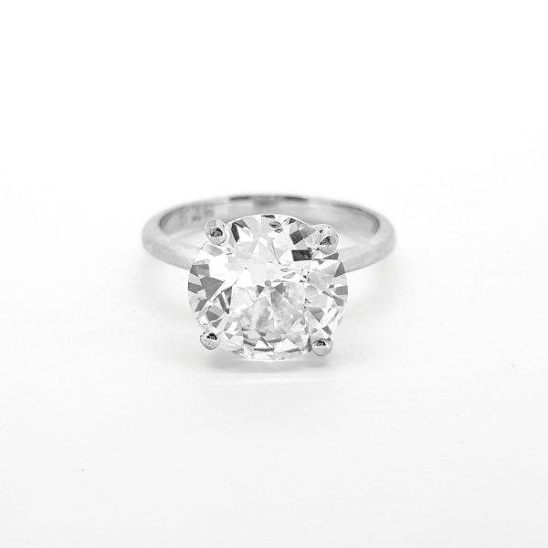 5ct Diamond Solitaire Engagement Ring in Platinum; stunning single stone diamond ring featuring a claw-set round brilliant cut diamond of 5.08 carats