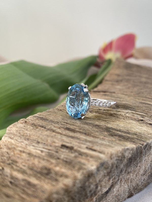 5.62ct Oval Aquamarine Cocktail Dress Ring with Diamond Set Shoulders in 18ct White Gold