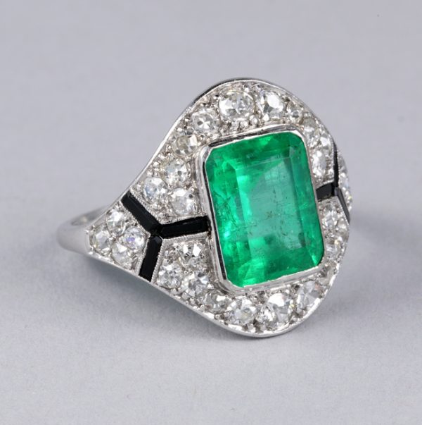 Art Deco French 1.80ct Certified Colombian Emerald and Old Cut Diamond Ring with Onyx in Platinum