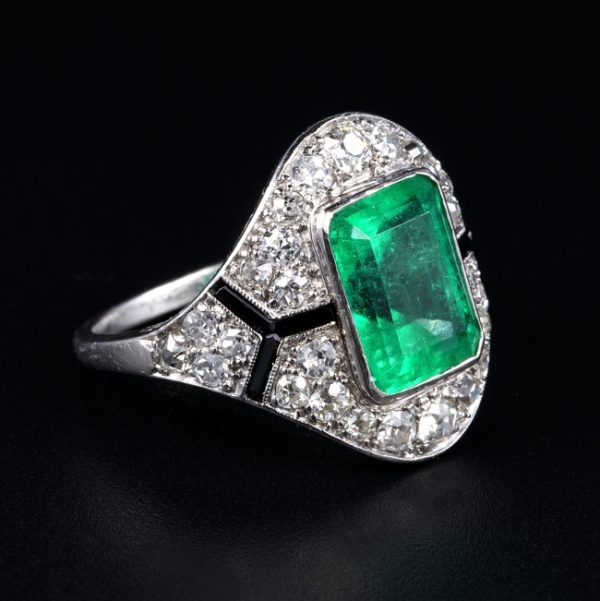 Art Deco French 1.80ct Certified Colombian Emerald and Old Cut Diamond Ring with Onyx in Platinum