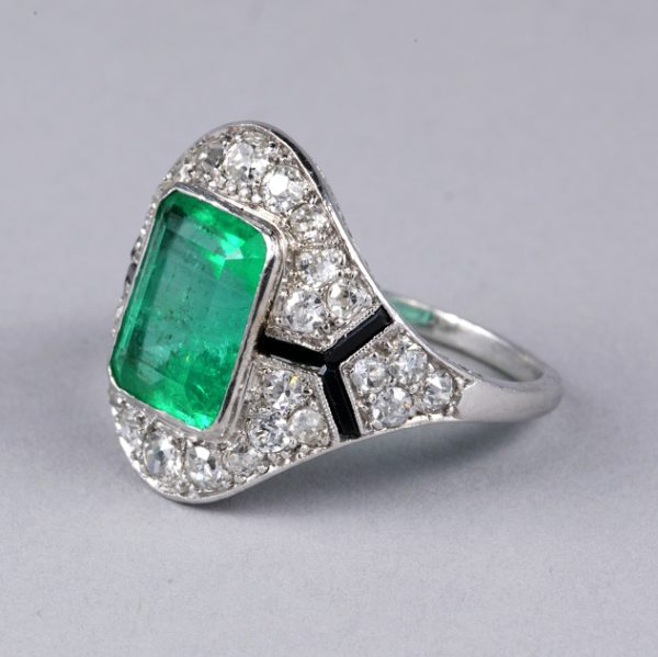 Art Deco French 1.80ct Certified Colombian Emerald and Old Cut Diamond Ring with Onyx in Platinum