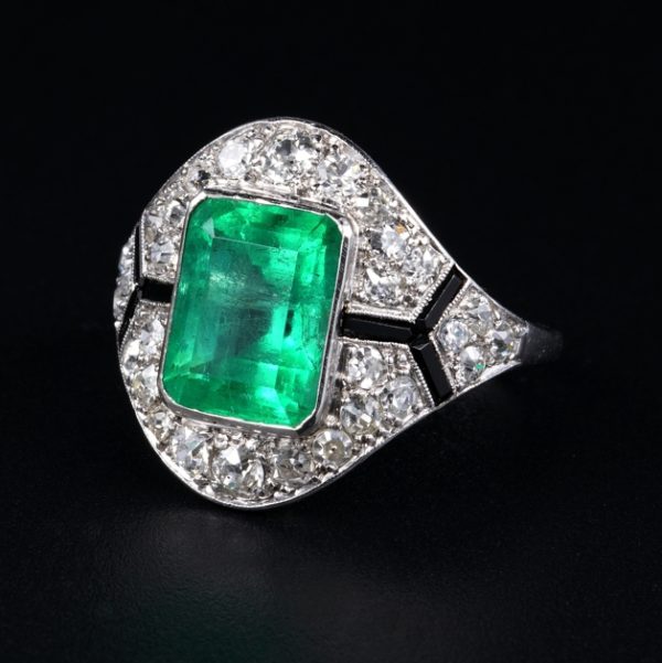 Art Deco French 1.80ct Certified Colombian Emerald and Old Cut Diamond Ring with Onyx in Platinum