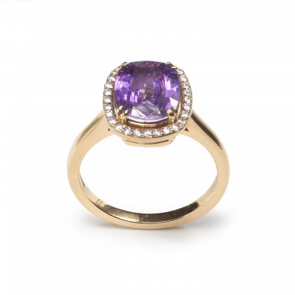 2.73ct Purple Sapphire and Diamond Cluster Ring; purple/pink sapphire surrounded by round brilliant-cut diamonds, in 18ct yellow gold, with certificate