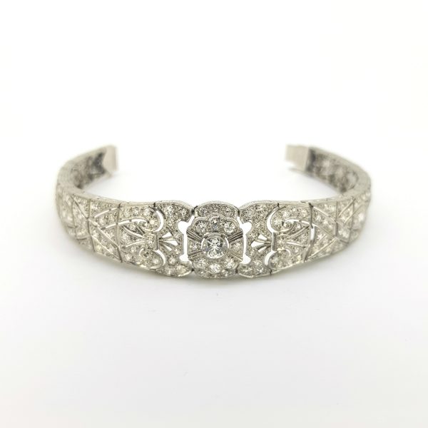 Art Deco Diamond Tapered Bracelet in Platinum, 9.00 carat total, articulated openwork links allow movement to the pattern, hand engraved sides