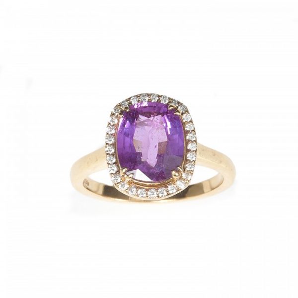 2.73ct Purple Sapphire and Diamond Cluster Ring; purple/pink sapphire surrounded by round brilliant-cut diamonds, in 18ct yellow gold, with certificate