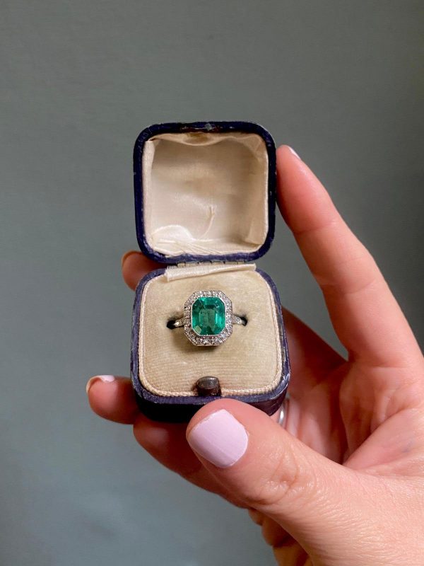 Colombian Emerald and Diamond Cluster Ring in Platinum, certified 2.70 carats, with GCS certificate