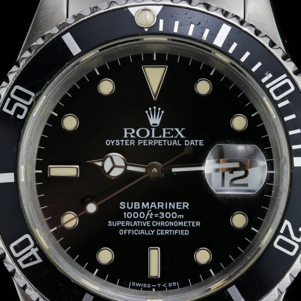 Rolex Oyster Perpetual Date Submariner 16610 Stainless Steel Automatic 40mm Watch