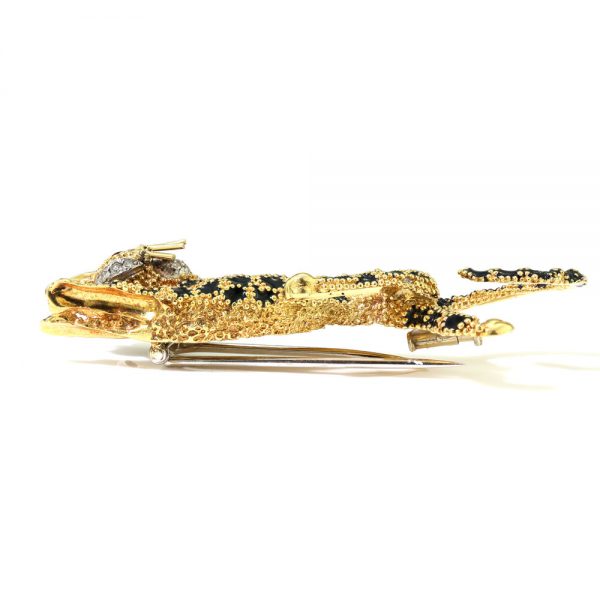 Italian Vintage Gold and Enamel Leopard Brooch with Emeralds and Diamonds, Circa 1960s by Pierino Frascarolo