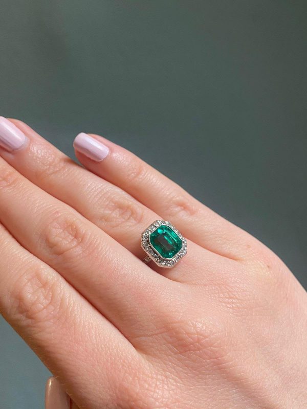Colombian Emerald and Diamond Cluster Ring in Platinum, certified 2.70 carats, with GCS certificate