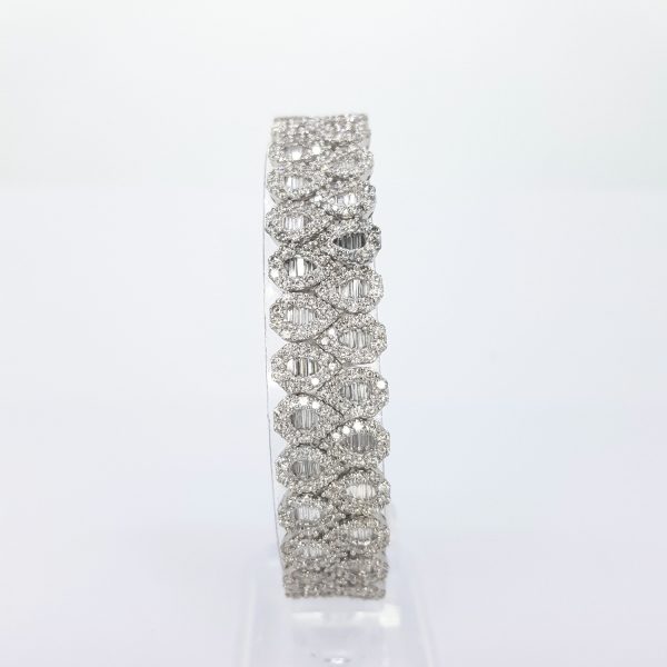Contemporary Diamond Bracelet in 18ct White Gold, 16 carats
